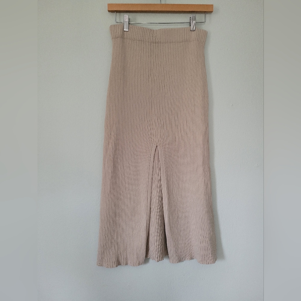 Ribbed Midi Skirt with Center Slit in Oatmeal color - Modern Citizen - Medium